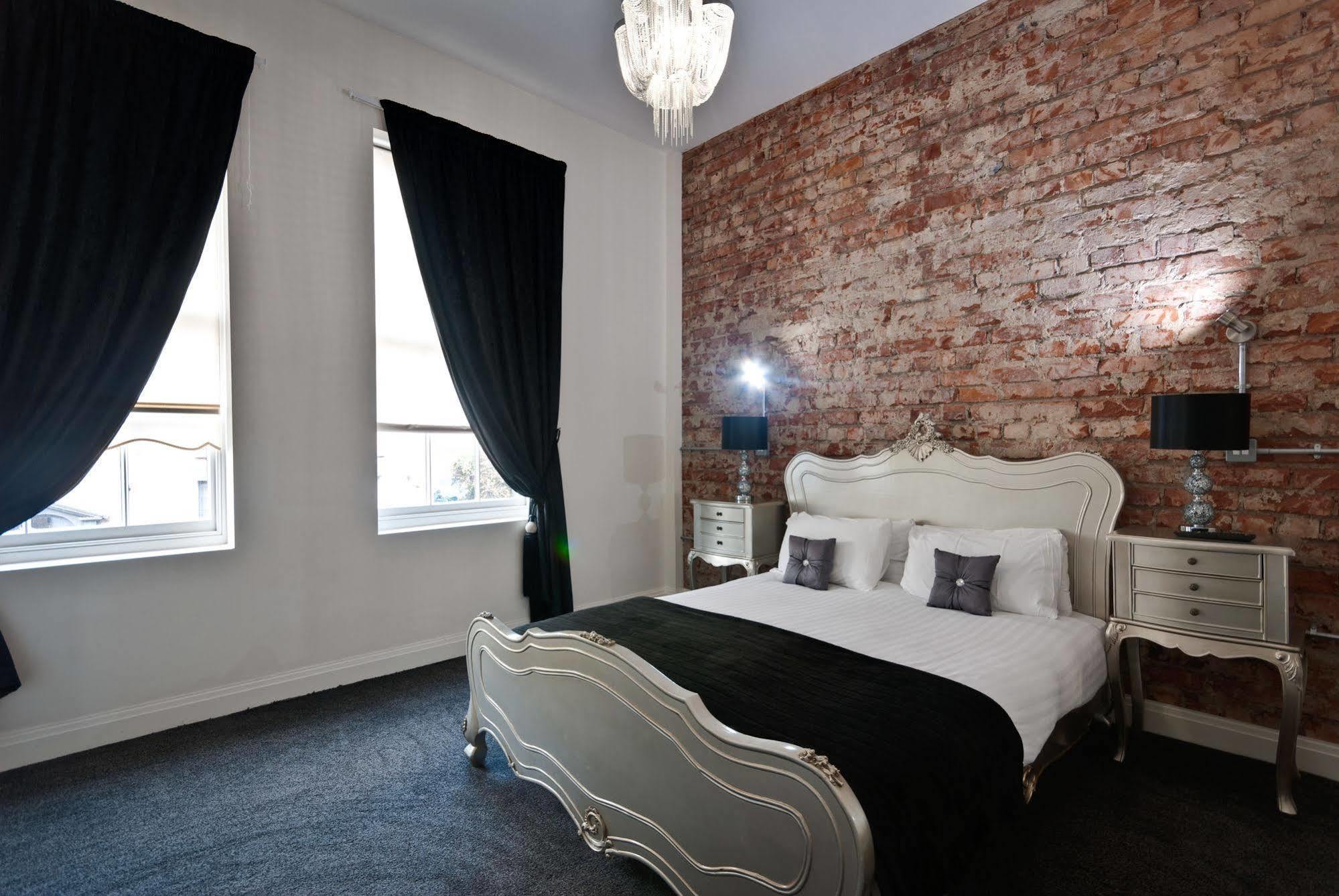 Ware Aparthotel